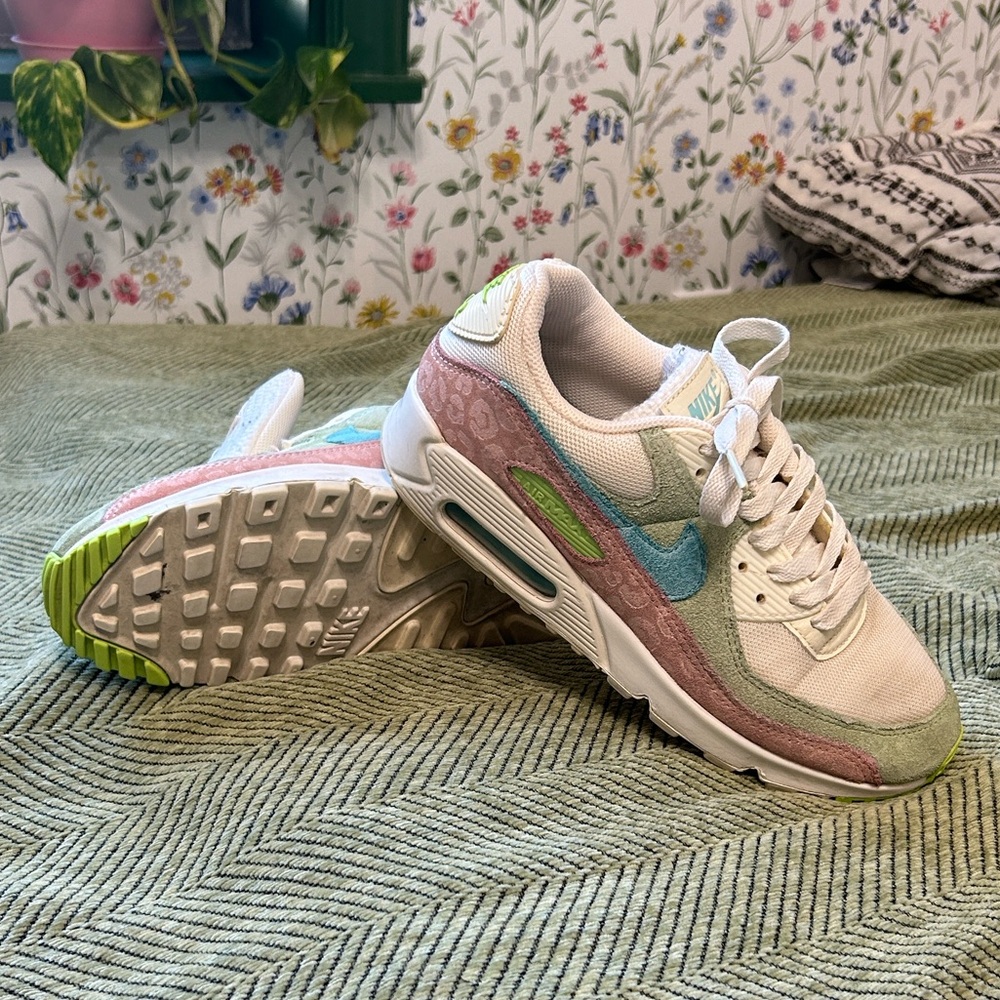Nike Air tennis shoes